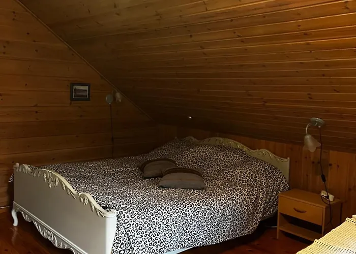 Moekkituulos, Beds For 4 One Big Bedroom, Two Beds Separated With A Big Wardrobe Дом отдыха